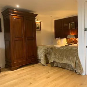 23 Mayfield Guest house